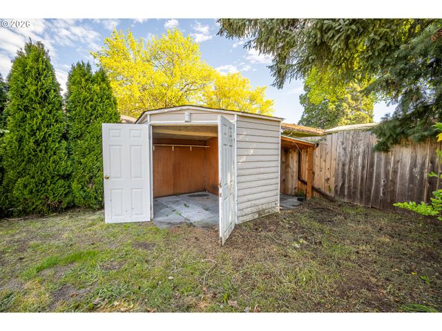 1565 SANTA ROSA St, Eugene, OR 97401