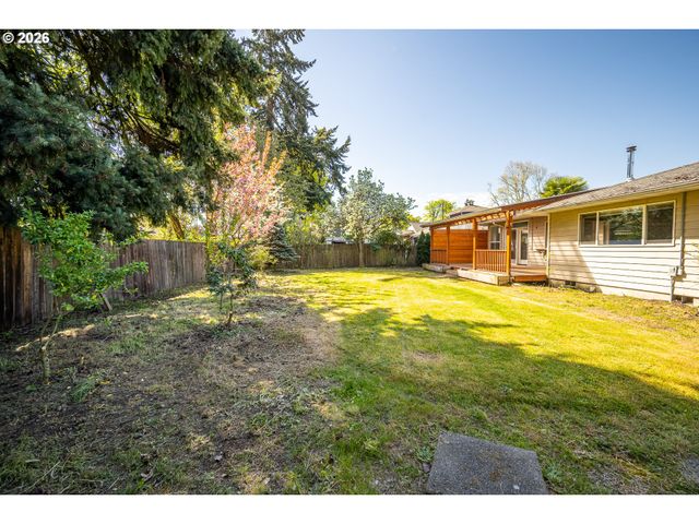 1565 SANTA ROSA St, Eugene, OR 97401