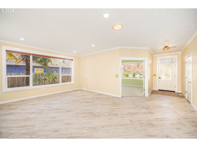 1565 SANTA ROSA St, Eugene, OR 97401