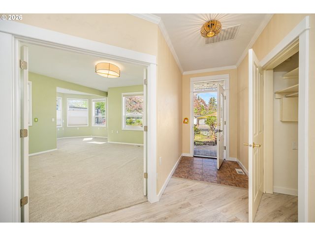 1565 SANTA ROSA St, Eugene, OR 97401