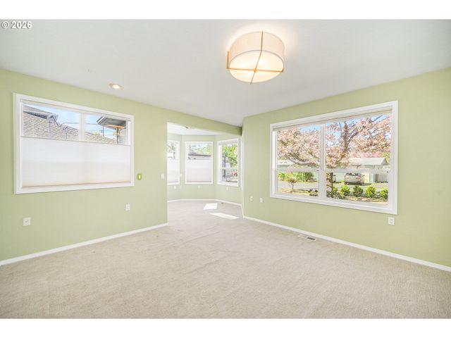 1565 SANTA ROSA St, Eugene, OR 97401