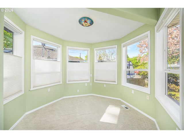 1565 SANTA ROSA St, Eugene, OR 97401