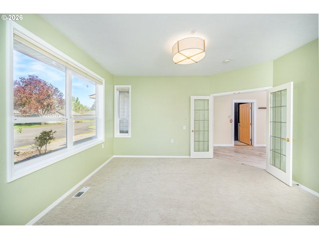 1565 SANTA ROSA St, Eugene, OR 97401