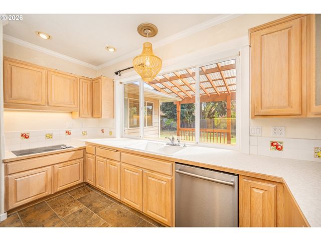 1565 SANTA ROSA St, Eugene, OR 97401