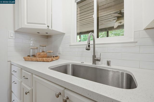 2082 Overhill Rd, Concord, CA 94520