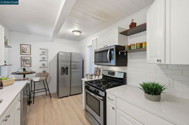 2082 Overhill Rd, Concord, CA 94520