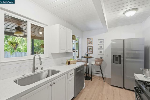 2082 Overhill Rd, Concord, CA 94520