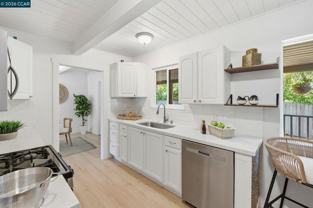 2082 Overhill Rd, Concord, CA 94520