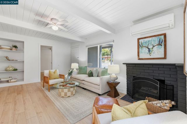 2082 Overhill Rd, Concord, CA 94520
