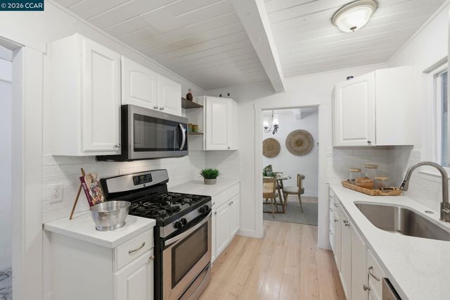 2082 Overhill Rd, Concord, CA 94520
