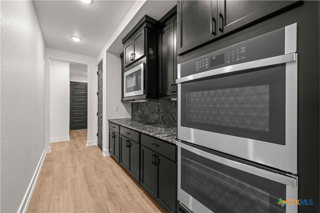 6831 Lacey Oak Drive, Salado, TX 76571