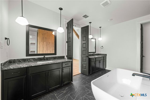 6831 Lacey Oak Drive, Salado, TX 76571