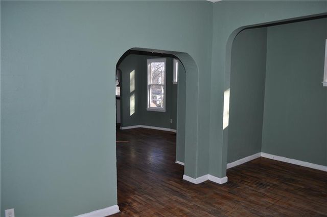 2405 S 18th Street, St Joseph, MO 64503