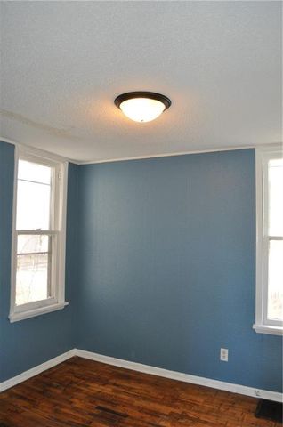 2405 S 18th Street, St Joseph, MO 64503