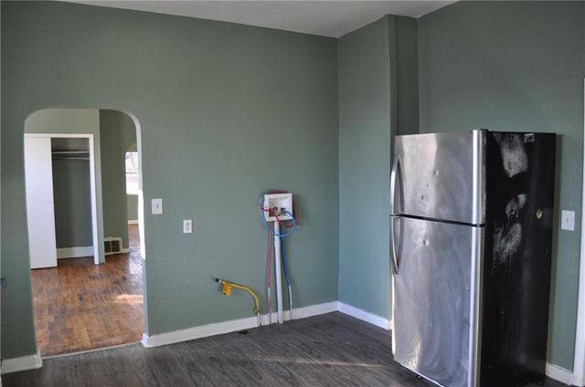 2405 S 18th Street, St Joseph, MO 64503