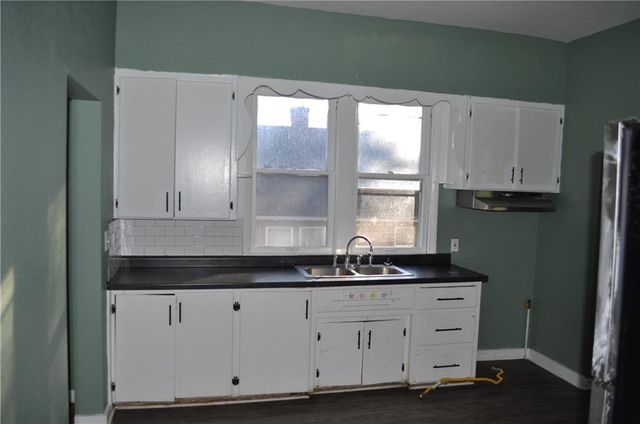 2405 S 18th Street, St Joseph, MO 64503