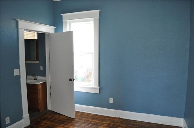 2405 S 18th Street, St Joseph, MO 64503