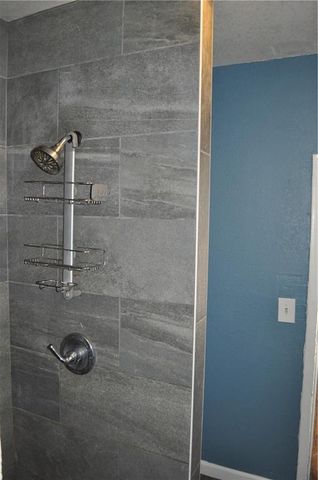 2405 S 18th Street, St Joseph, MO 64503