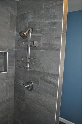 2405 S 18th Street, St Joseph, MO 64503