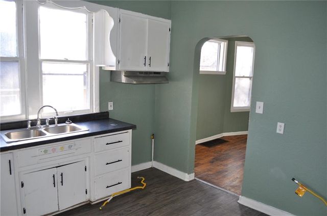 2405 S 18th Street, St Joseph, MO 64503