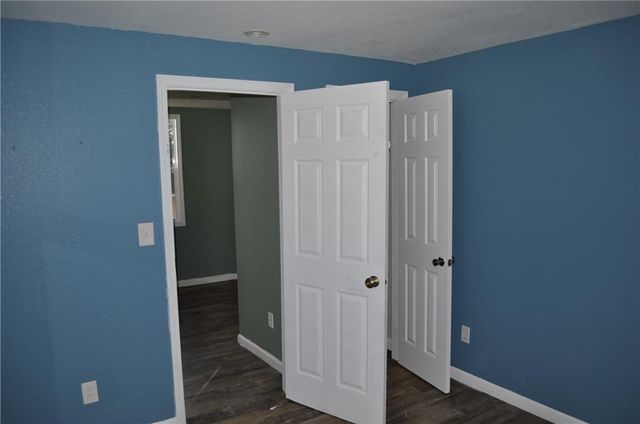 2405 S 18th Street, St Joseph, MO 64503