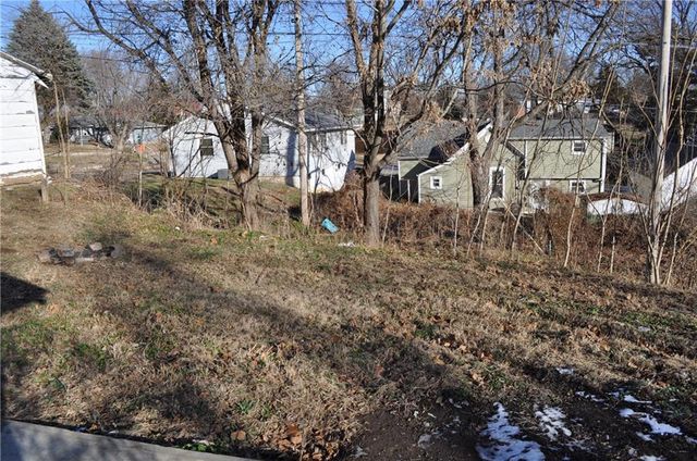 2405 S 18th Street, St Joseph, MO 64503