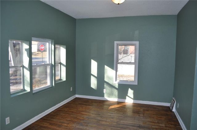 2405 S 18th Street, St Joseph, MO 64503