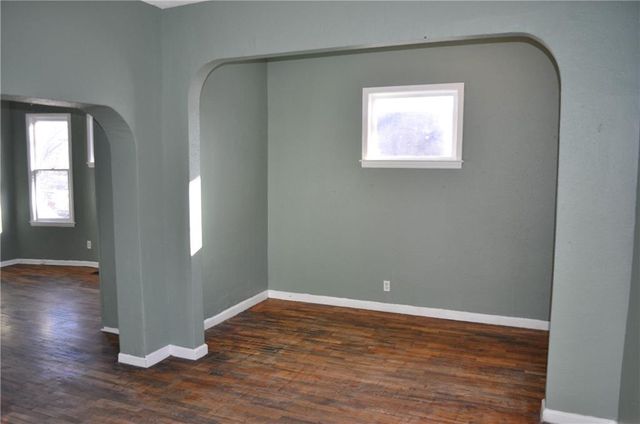 2405 S 18th Street, St Joseph, MO 64503