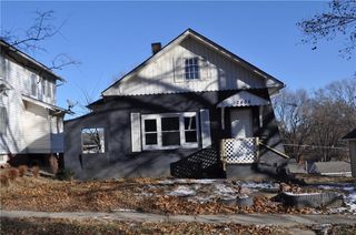 2405 S 18th Street, St Joseph, MO 64503