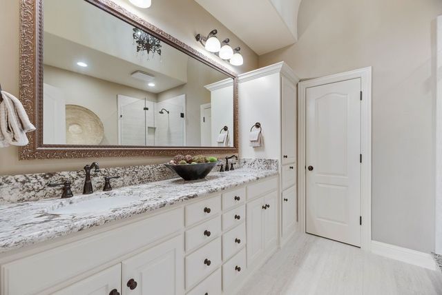 17234 Lechlade Lane, Dallas, TX 75252