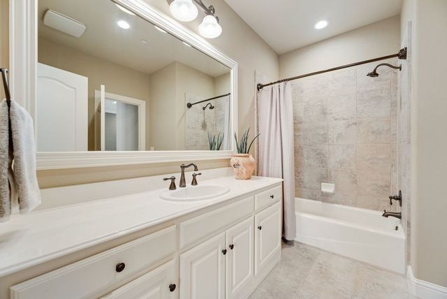 17234 Lechlade Lane, Dallas, TX 75252