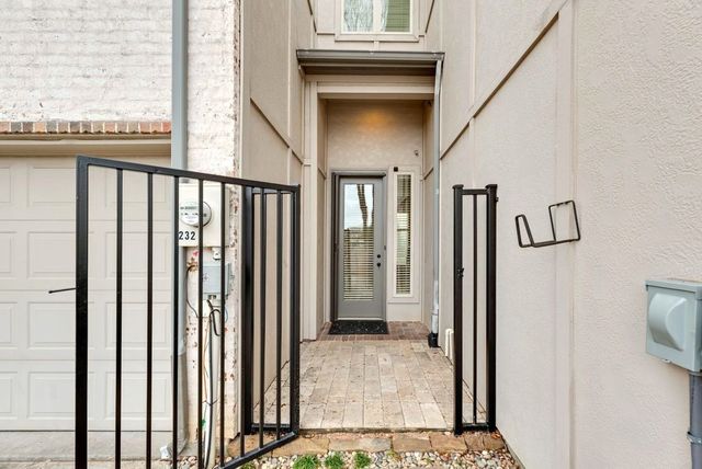 17234 Lechlade Lane, Dallas, TX 75252