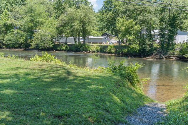 325 River Mountain Road, Murphy, NC 28906