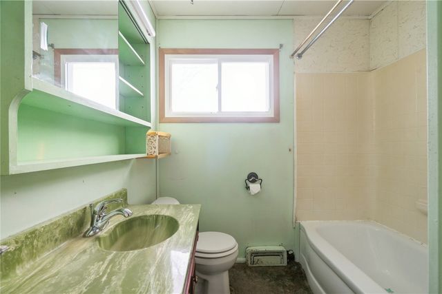 900 25th Street, Marion, IA 52302