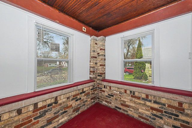 2702 N 38th STREET, Milwaukee, WI 53210