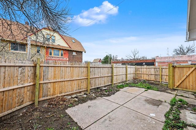 2702 N 38th STREET, Milwaukee, WI 53210