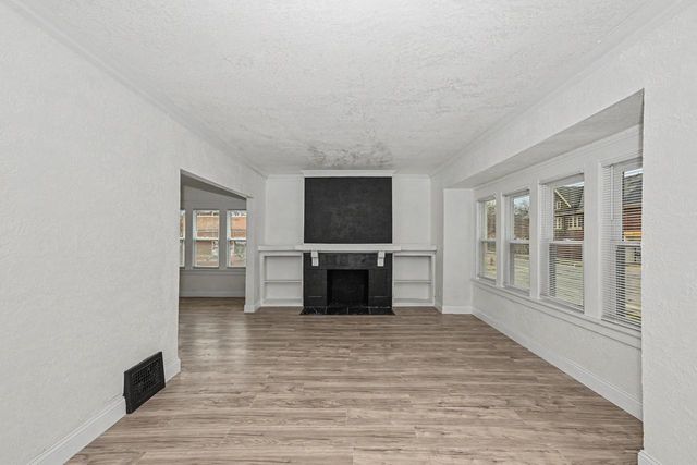 2702 N 38th STREET, Milwaukee, WI 53210