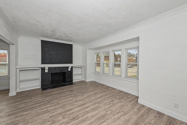 2702 N 38th STREET, Milwaukee, WI 53210