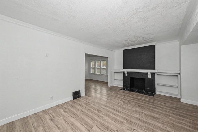 2702 N 38th STREET, Milwaukee, WI 53210