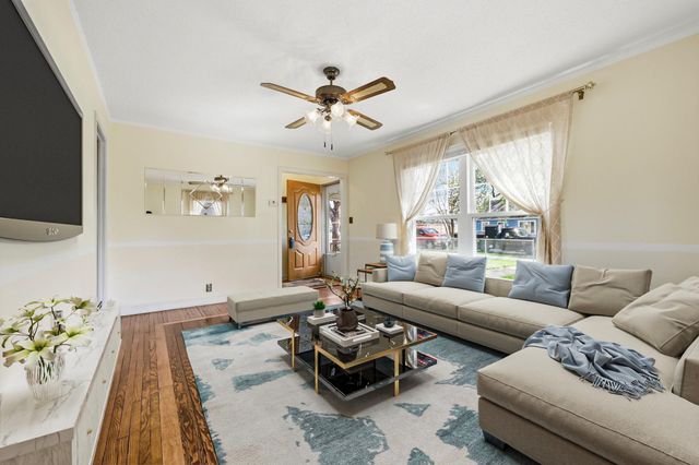 14 Jackson Avenue S, Hopkins, MN 55343