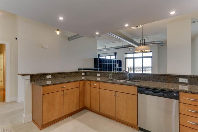 123 College Pl Unit 708, Norfolk, VA 23510