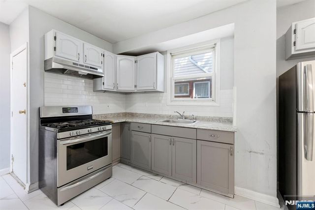 80 Melrose Avenue, Irvington, NJ 07111