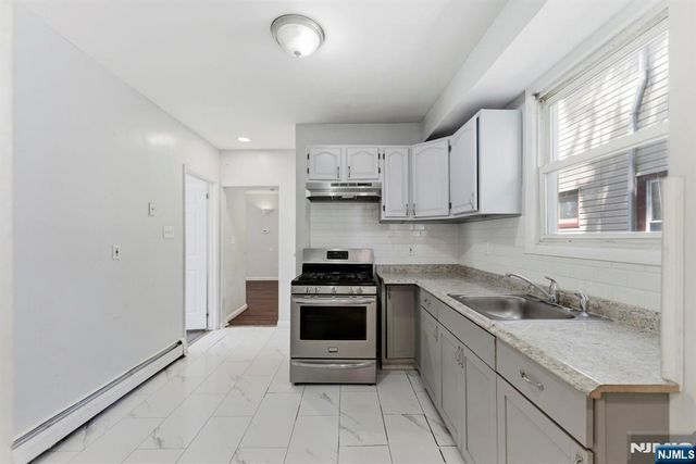 80 Melrose Avenue, Irvington, NJ 07111