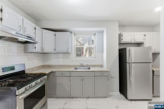 80 Melrose Avenue, Irvington, NJ 07111