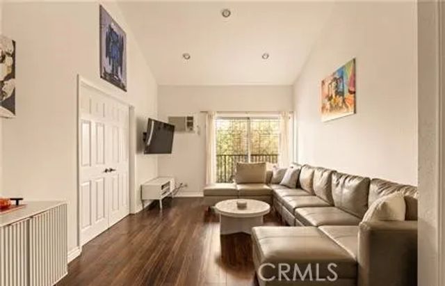 365 Burchett Street 303, Glendale, CA 91203