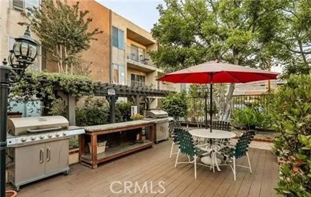 365 Burchett Street 303, Glendale, CA 91203