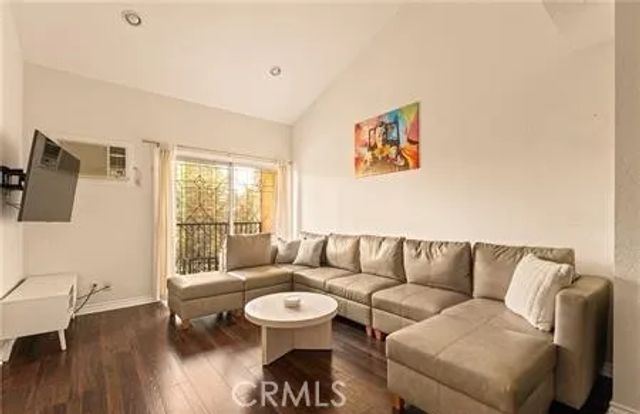 365 Burchett Street 303, Glendale, CA 91203