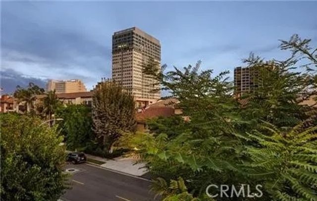 365 Burchett Street 303, Glendale, CA 91203