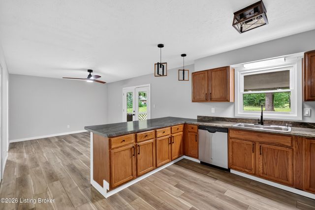 251 Colyer Ln, Shepherdsville, KY 40165
