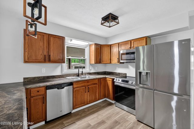 251 Colyer Ln, Shepherdsville, KY 40165